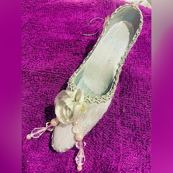 Big shoe ornament silver metallic beaded NWT vtg Satin bow 5" long 2" high heel - Picture 2 of 7